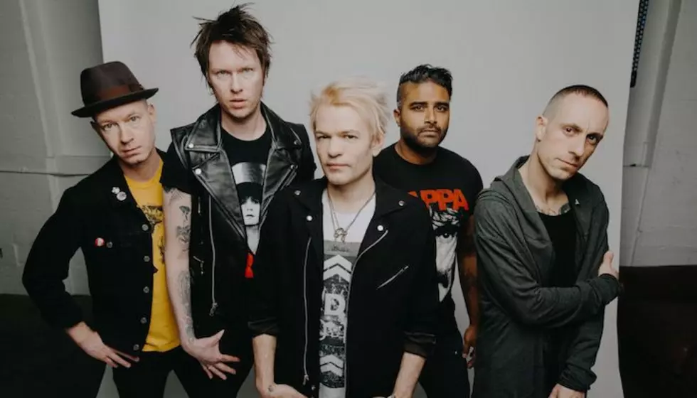 Sum 41 singer Deryck Whibley boycotts the news for the sake of his sanity