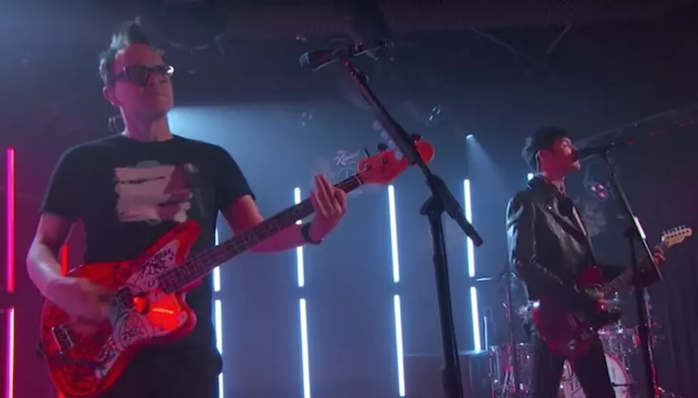 blink-182 join Goody Grace for moving &#8220;Scumbag&#8221; performance