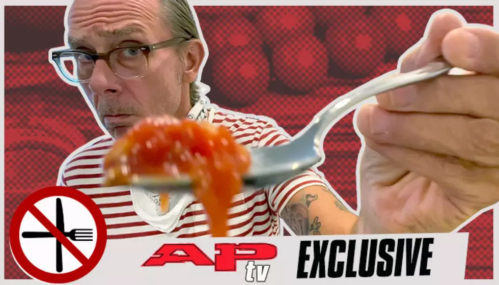 Watch Bad Religion&#8217;s Brian Baker stir the pot making &#8220;Seeing Red&#8221; sauce