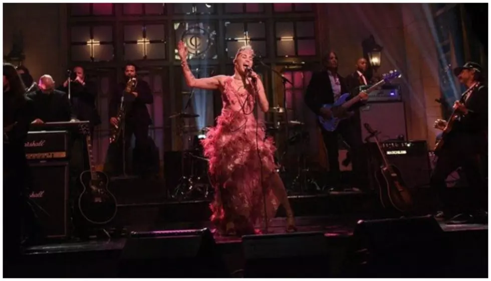 Miley Cyrus brings gritty “Plastic Hearts” performance to ‘SNL’ stage