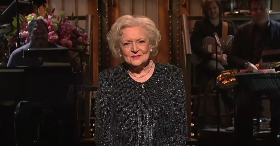 Saturday Night Live honors Betty White with rebroadcast of classic episode