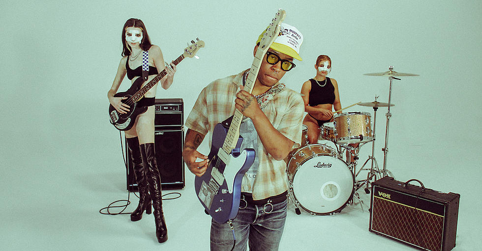 Hear KennyHoopla&#8217;s riotous garage rock single &#8220;YOU NEEDED A HIT//&#8221;