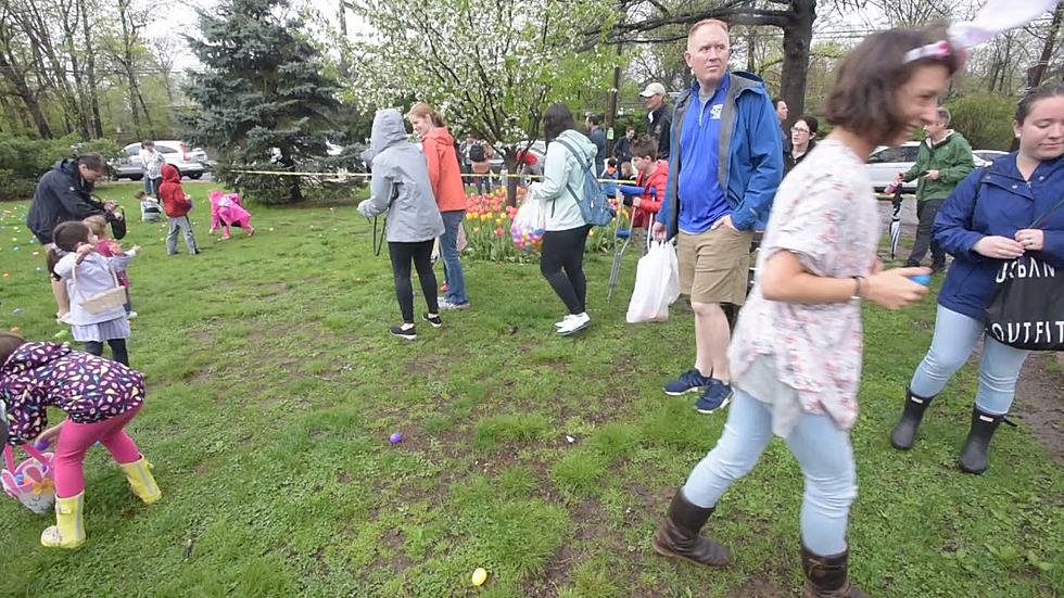 Video: The Easter Bunny&#8217;s egg hunt in Watchung Plaza