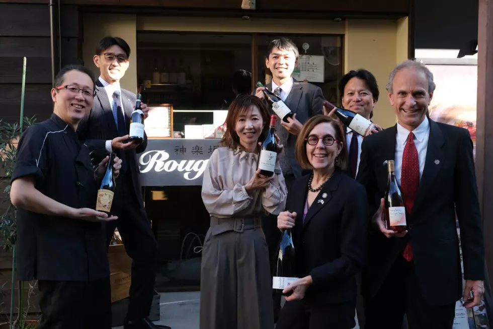Gov. Brown promotes Oregon goods on trip to South Korea, Japan