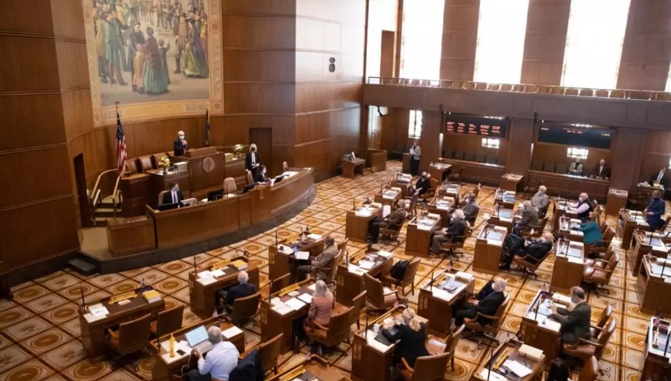Federal judge rules against absentee state senators in Oregon