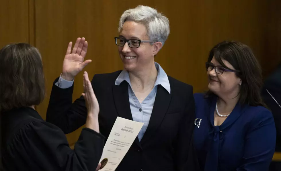 Oregon Gov. Tina Kotek takes office with a promise to ‘make things better’