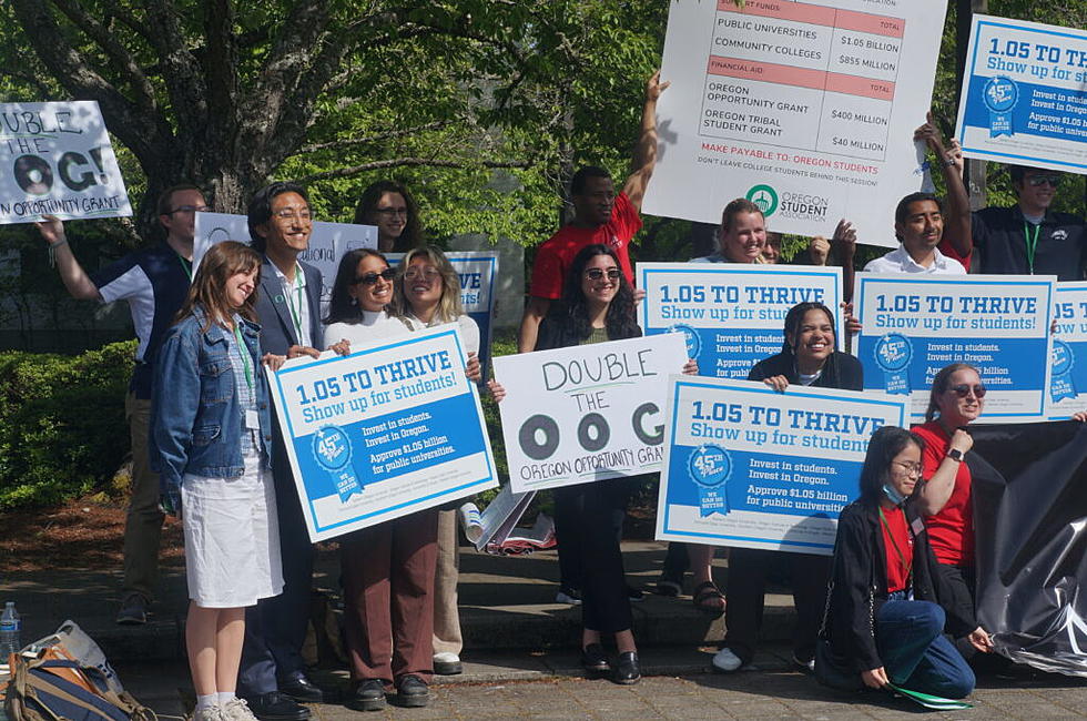 Oregon college students rally at the Capitol against cuts to higher education