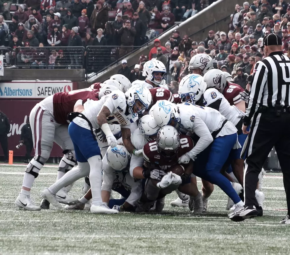 Short-yard gain. (William Munoz/Missoula Current)
