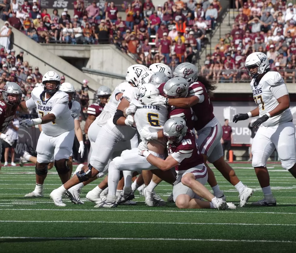 Griz defense swarms UNC runner. (William Munoz/Missoula Current0