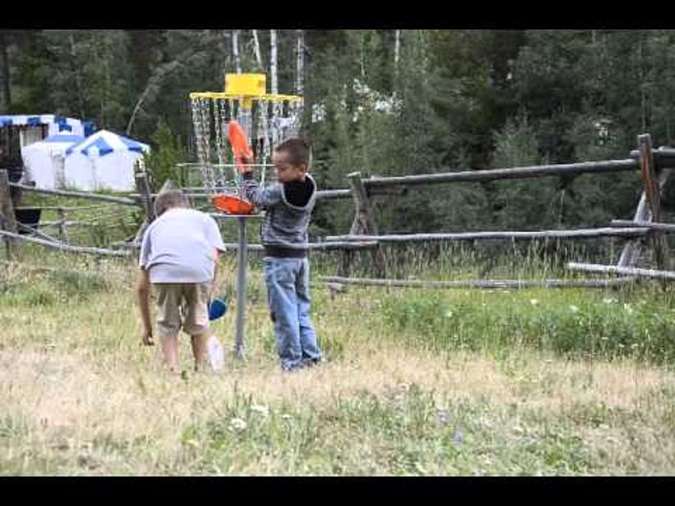 Beartrap Summer Festival Kids Fling Discs Into Frisbee Golf Cages For Fun [VIDEO]