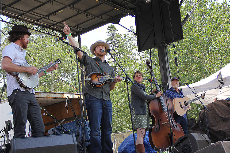 Low Water String Band Chases Away The Rain [PHOTOS]