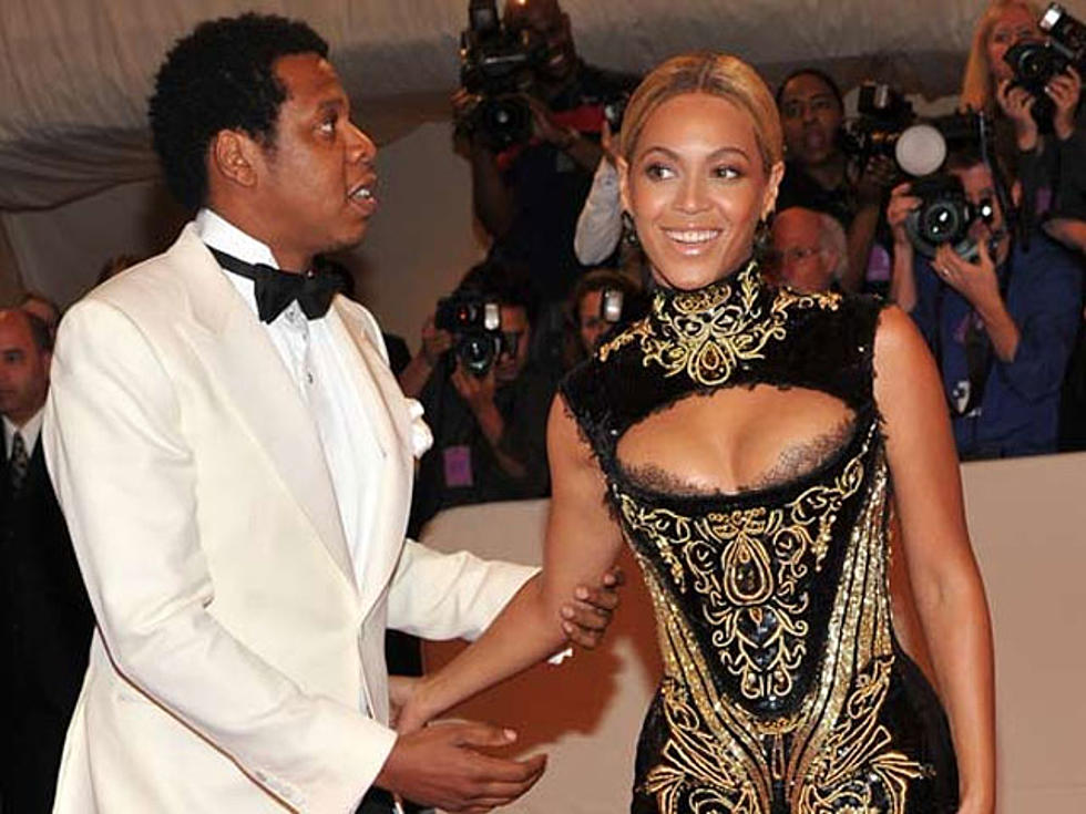 Jay-Z Shows His Love for Pregnant Wife Beyonce at MTV VMAs