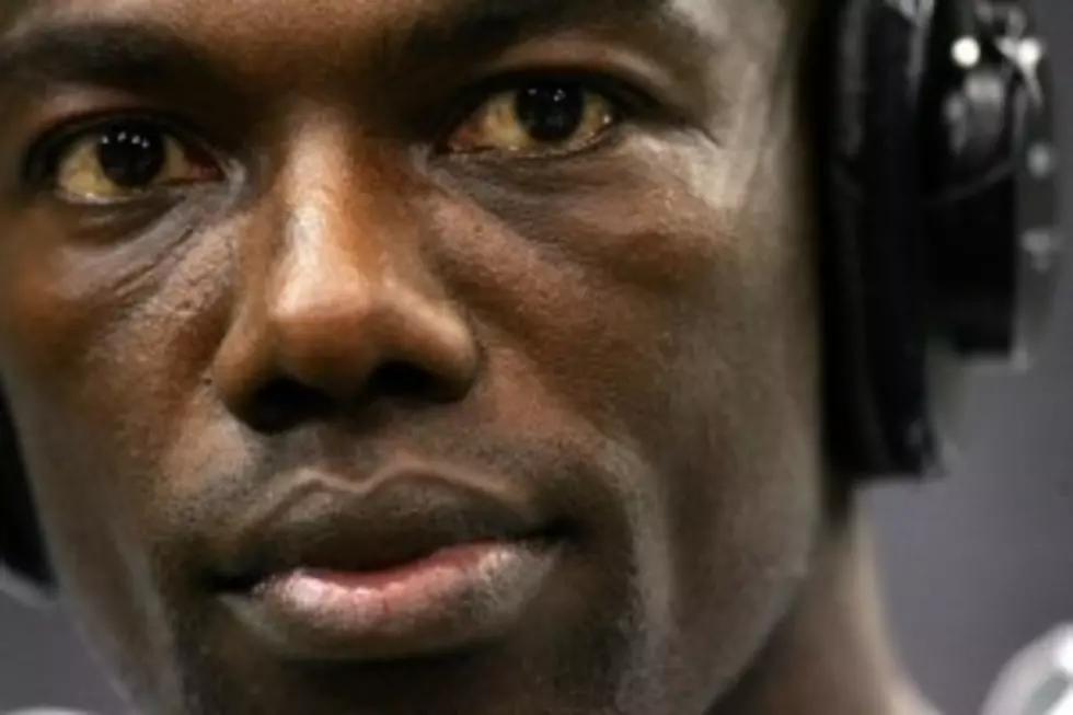 Arrest Warrant Out For Terrell Owens
