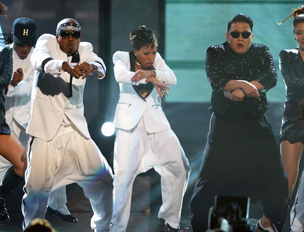 Gangnam Style/ 2 Legit To Quit Mash-up #AMA2012 [VIDEO]