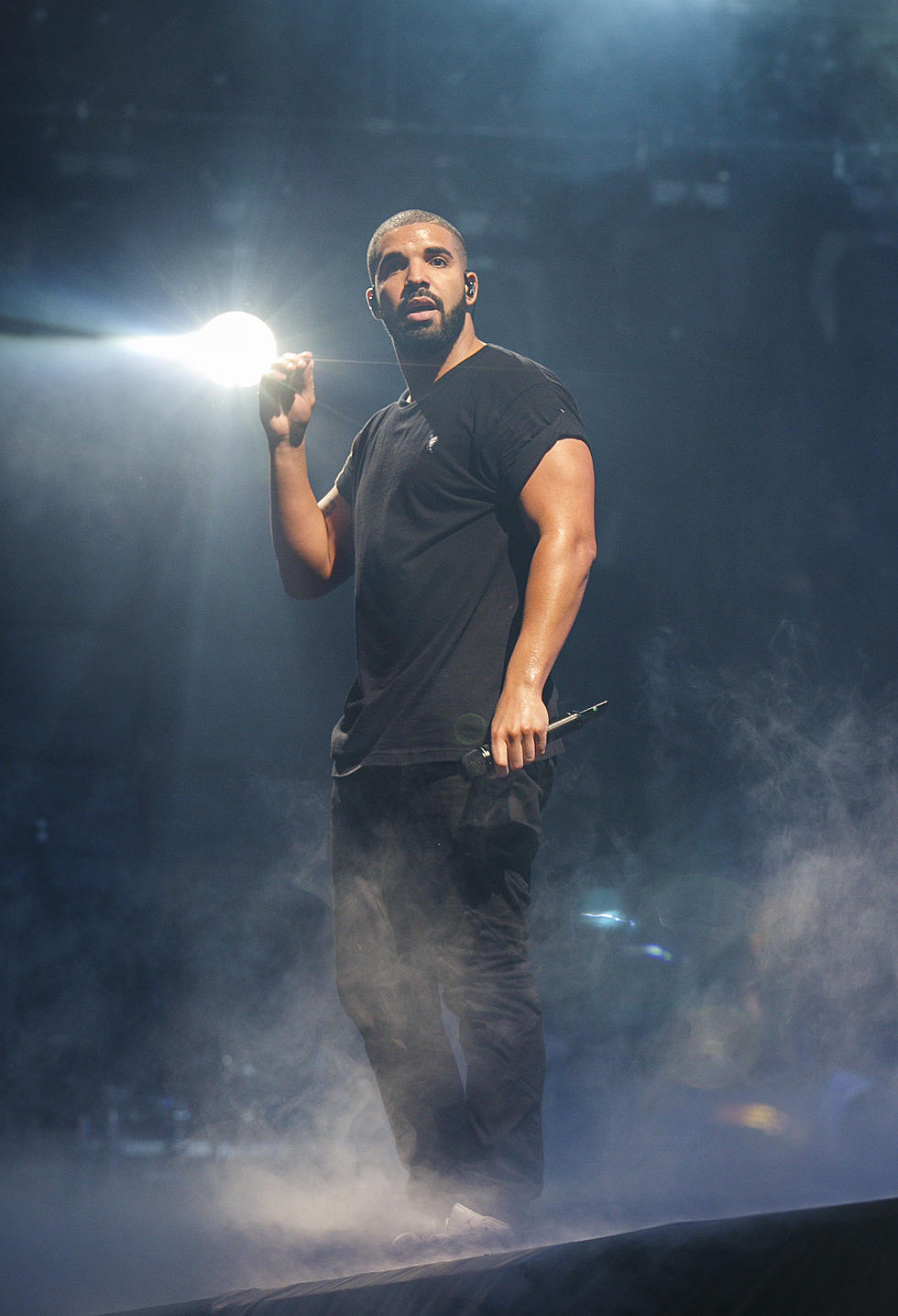[VIDEO] See Drake’s ResponseTo Crowd Chanting “F Meek Mill” at OVO Fest in Toronto