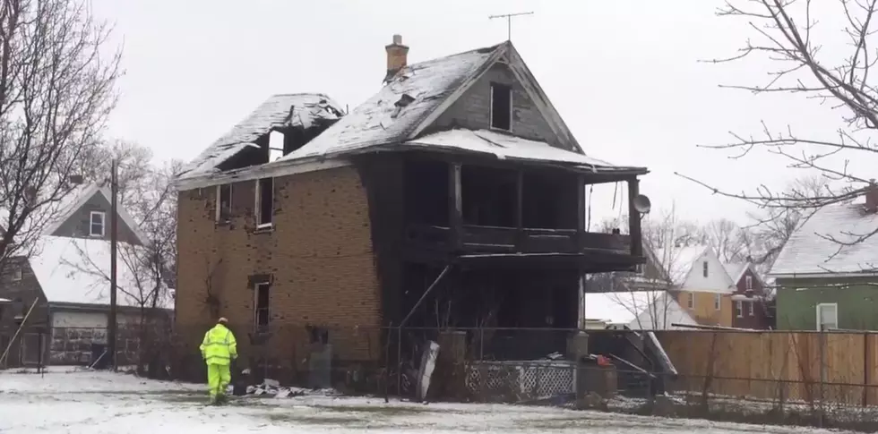 Family Jumps from House Fire