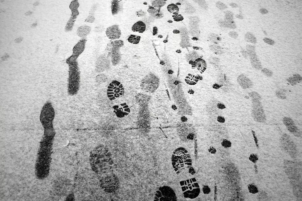 Erie County Sheriff&#8217;s Deputies Use Suspect&#8217;s Footprints in the Snow to Find Him in One Year-Old&#8217;s Closet! [News Video]