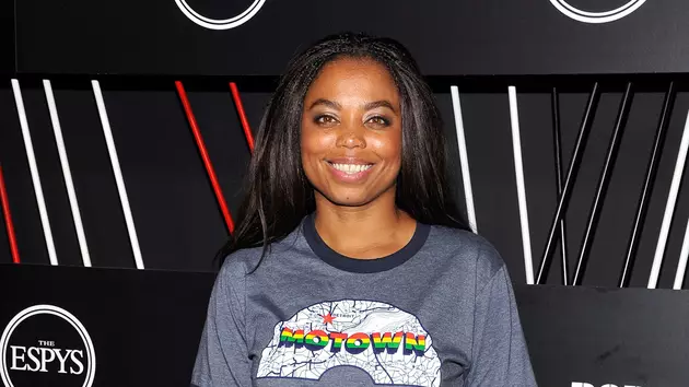 SportsCenter&#8217;s Jemele Hill is Facing Heat for Tweets About the President [Hot Topics With ADRI V. The Go Getta]