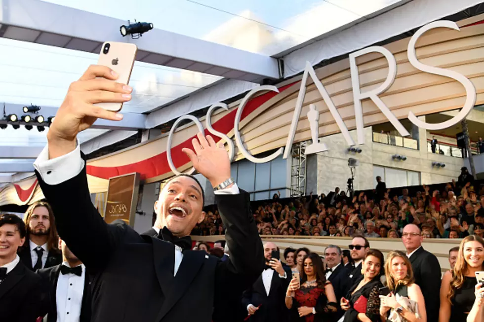 Trevor Noah @ The Oscars Had the Biggest Joke “White People Don’t Know I’m Lying”