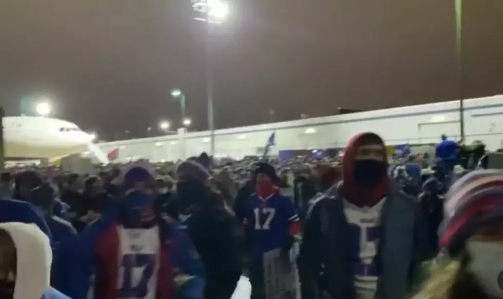 Buffalo Bills Fans Show Up in the Hundreds to Welcome Team Home [Video]