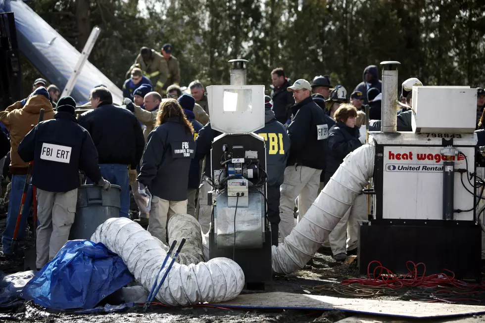 Continental Plane Crashes Into Buffalo Suburb