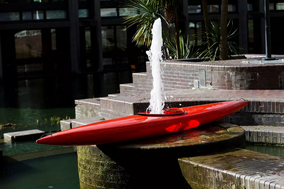 No A Buffalo Woman Did Not Ride a Kayak In The Mall Fountain
