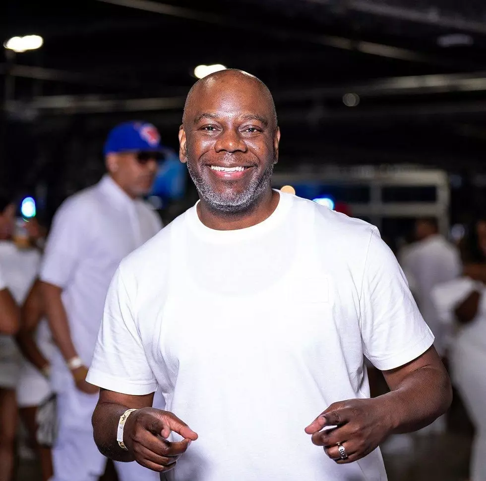 TOWN RUNDOWN: Mr. D Wilson Keeps Buffalo Outside