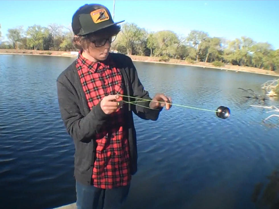 Amazing Yo-Yo Performer Makes Yo-Yo Do His Every Bidding [VIDEO]