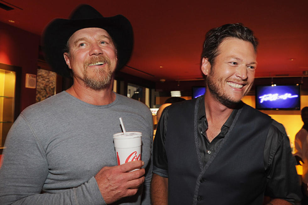 This Week’s Best Tweets: Blake Shelton, Trace Adkins + More Discover Dumb Things People Do on Cell Phones