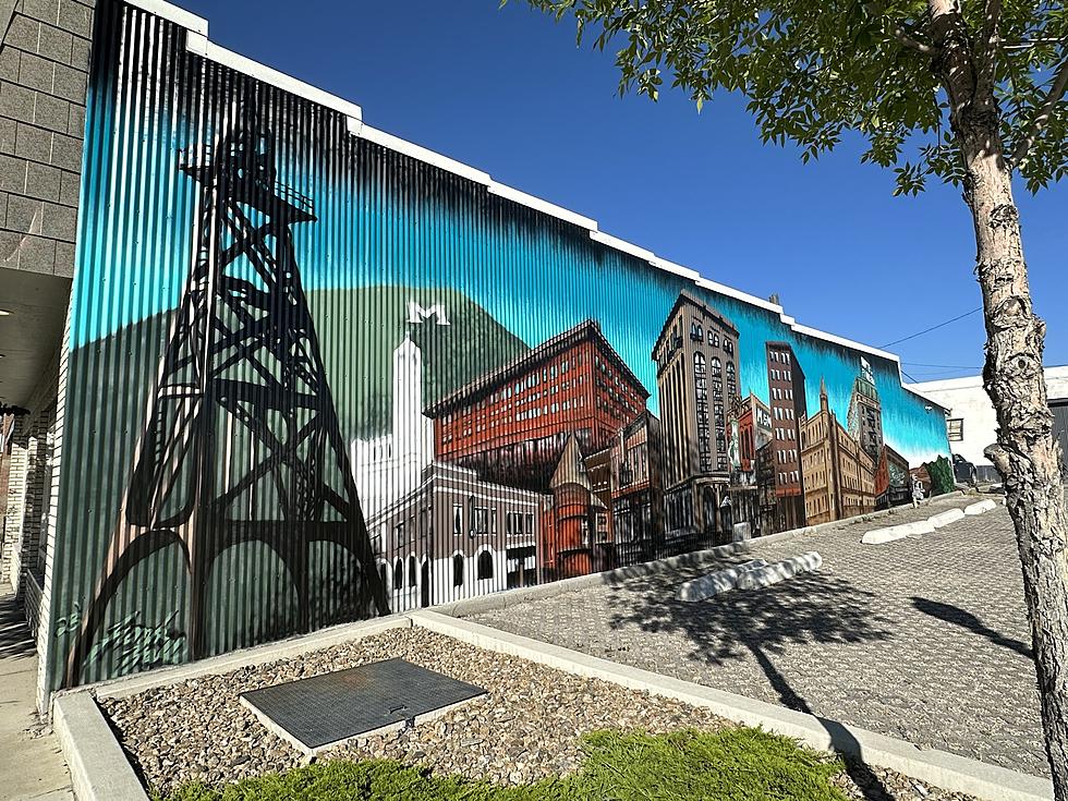 Frank Hall completes incredible mural on Front Street.