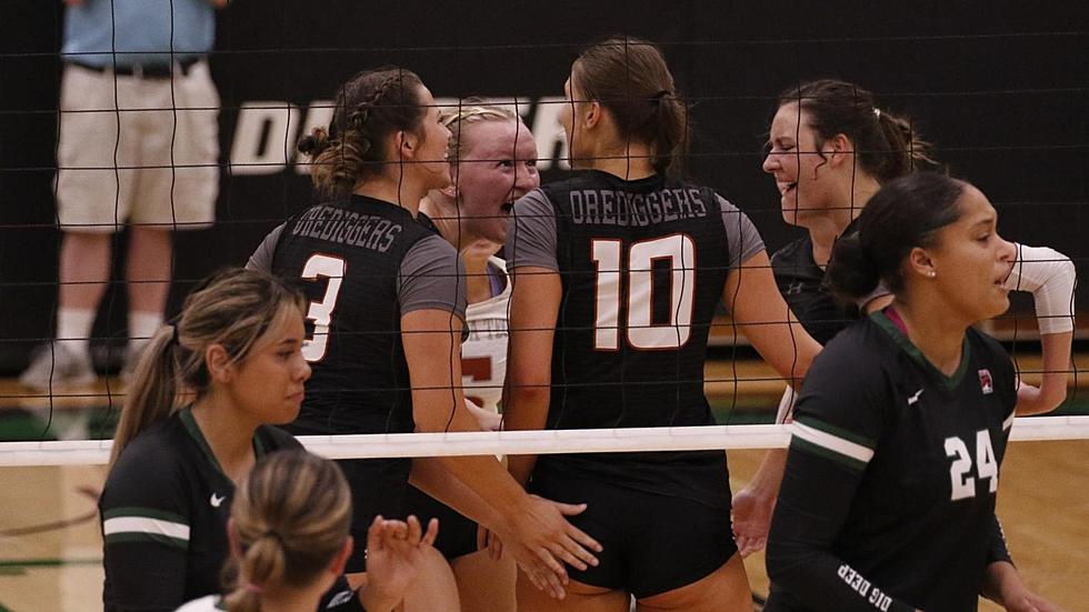 Undefeated Oredigger Volleyball cracks Top Ten in National Coaches Poll