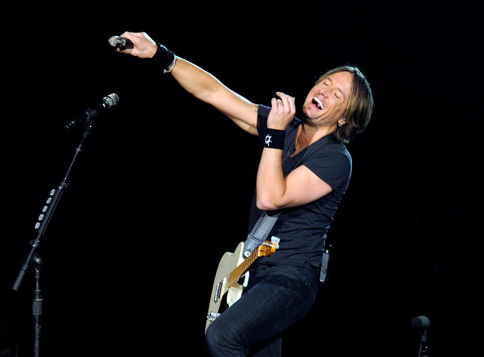 Keith Urban Lends Hand To Wisconsin Salon Owner