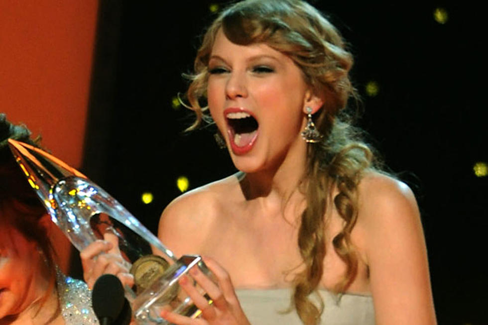 Taylor Swift Looks Forward to 2012 Album and Tour
