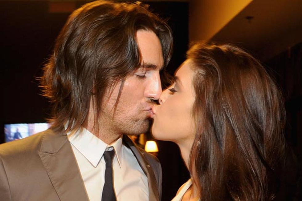 Jake Owen Gets Engaged at Hometown Concert