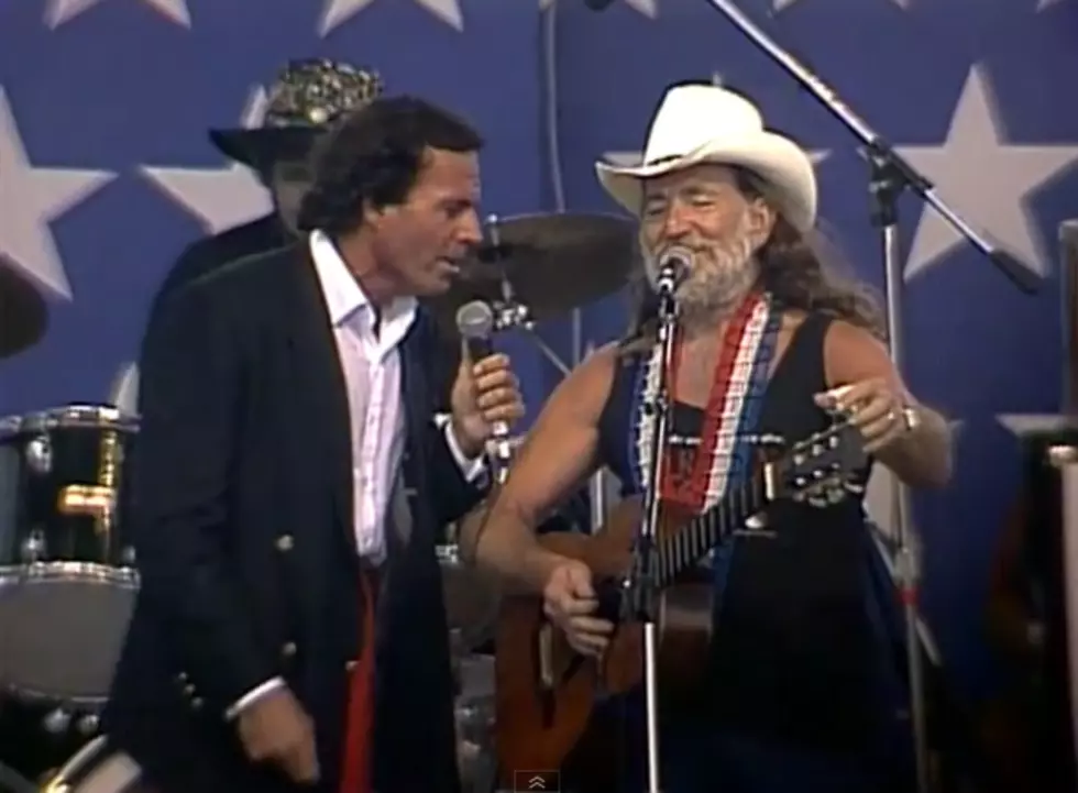 Willie Nelson – Julio Iglesias ‘To All The Girls I’ve Loved Before’ KLAW Saturday Classic [VIDEO]
