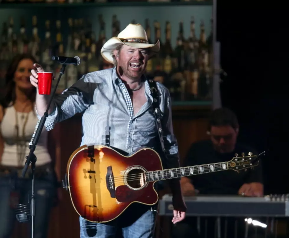 Toby Keith&#8217;s Tour Bus Catches on Fire