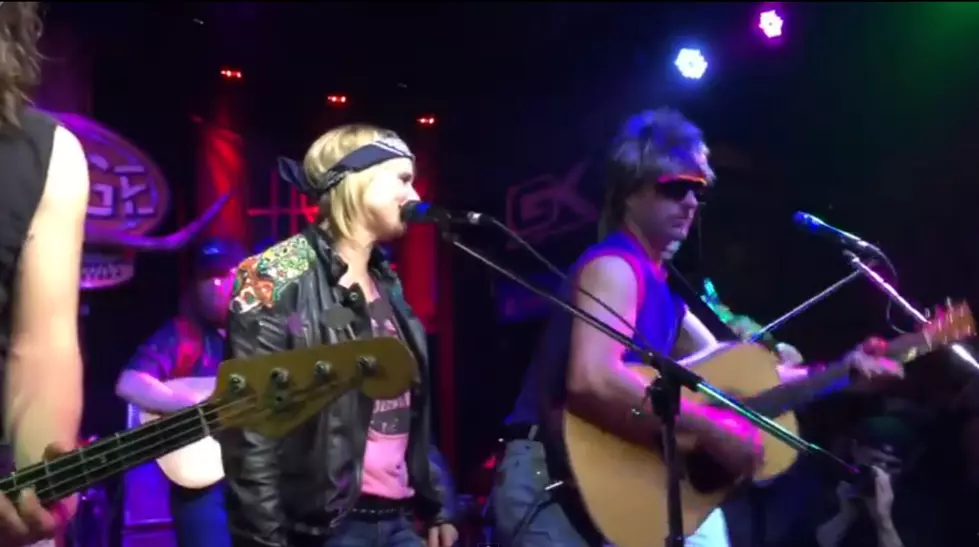 Miranda Lambert and Dierks Bentley Sing As Their &#8217;90&#8217;s Alter Egos [VIDEO]