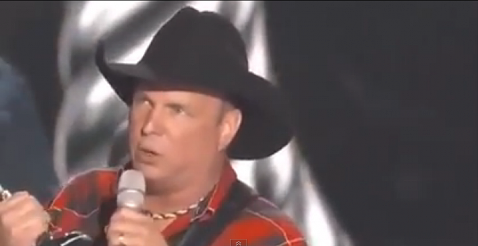 Garth Brooks Leaves The Crowd Wanting More At ACM’s [VIDEO]
