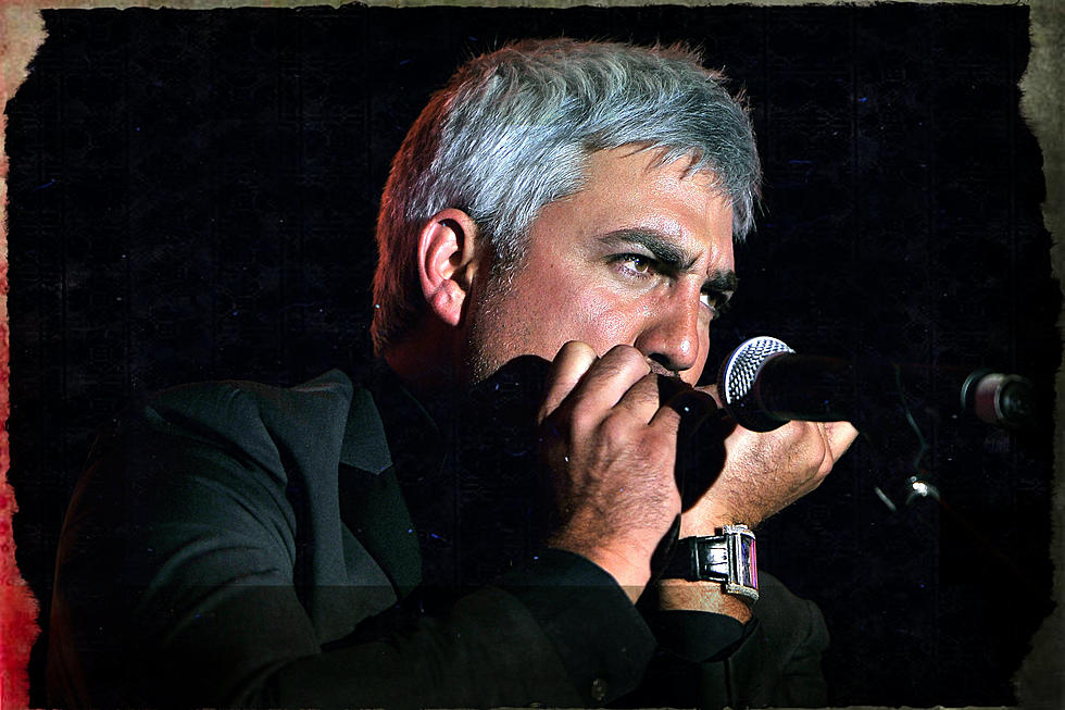 ‘Catch of the Day’ – Taylor Hicks – “Six Strings and Diamond Rings” [AUDIO]