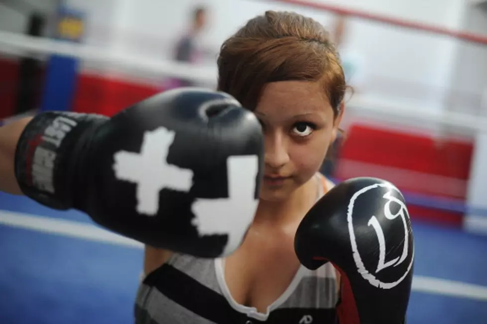 Female Fighters Still Needed for This Weekend&#8217;s Super Fight Night [VIDEO]