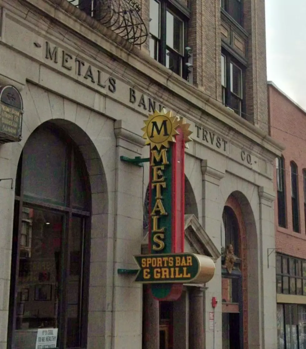 Metal's Sports Bar and Grill