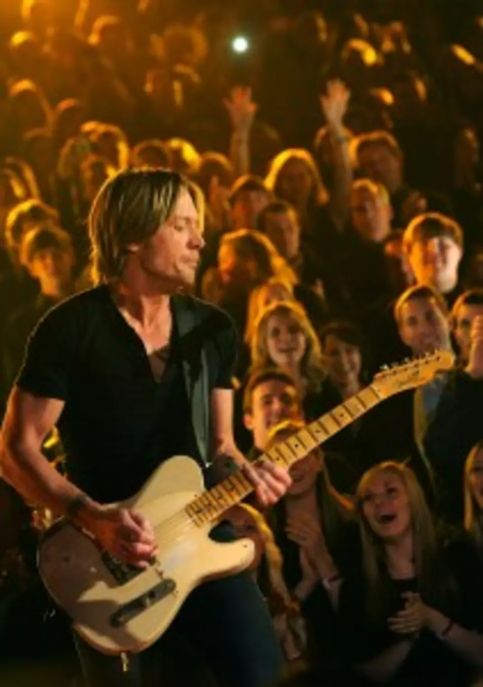 Keith Urban Recovering from Throat Surgery [VIDEO]
