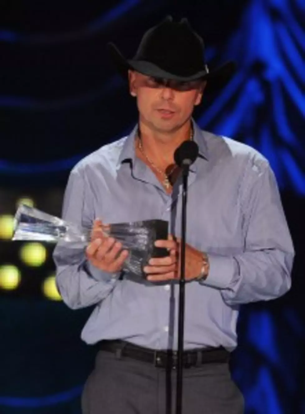 Does Hot Pants Look Like Kenny Chesney? [POLL]