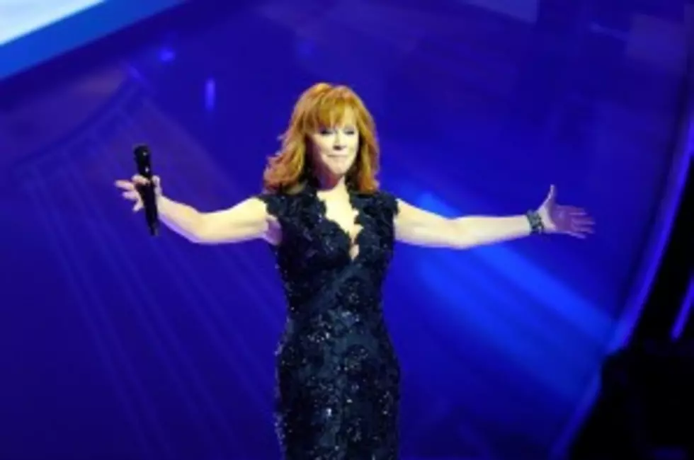Reba Mcentire Being Held By Gnomes In Austria [PHOTO] [VIDEO]