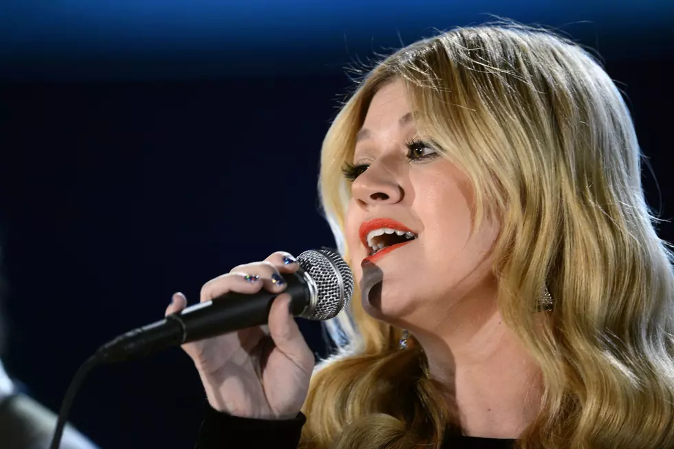 Kelly Clarkson & Clive Davis Had A Major Falling Out