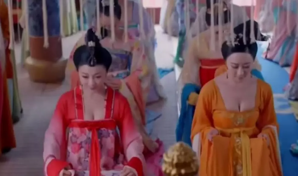 Chinese Censors Edit Cleavage From No. 1 TV Show &#8212; A Historically-Accurate Period Drama [VIDEO