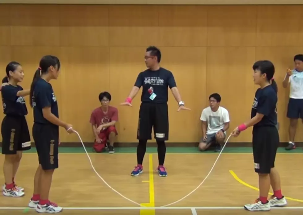 World Record Rope Skipping is Mesmerizing to Watch!