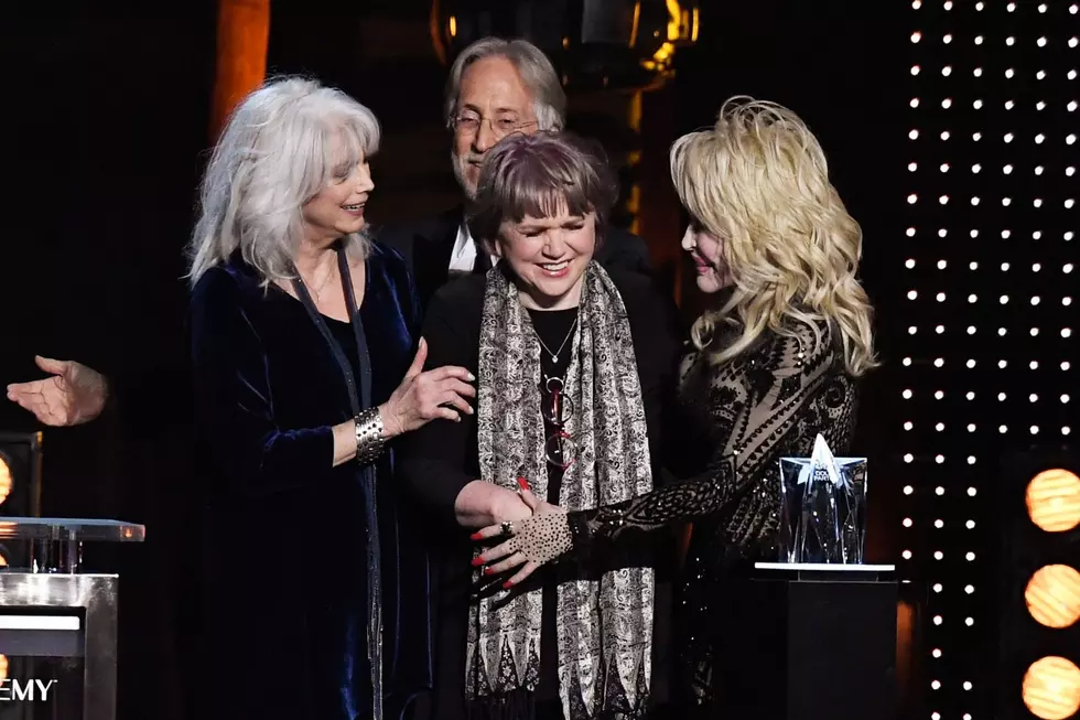 Lnda Ronstadt at the Grammy's with Dolly Parton and others