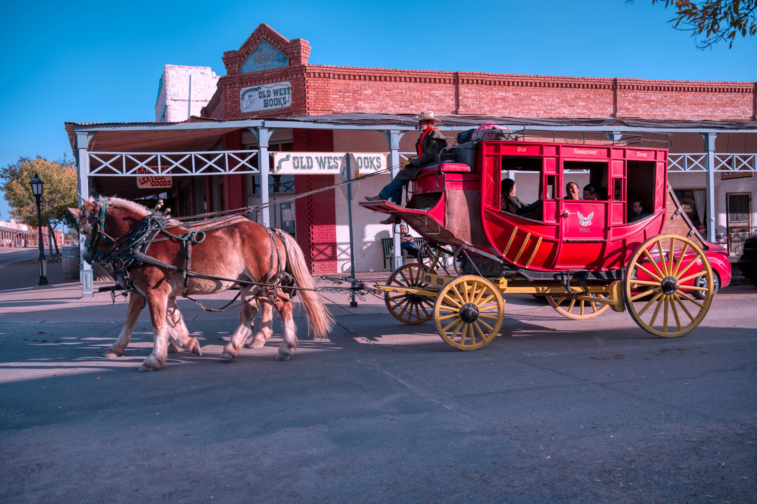 Horse drawn Carriage. Carriage with Horses. Фото и названия дилижансов. Lyons Stagecoach.