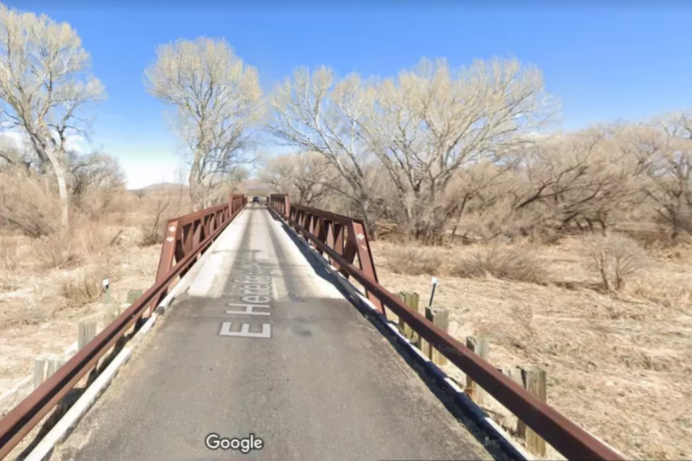 The one-lane Hereford Bridge. Via Google Maps Street View.